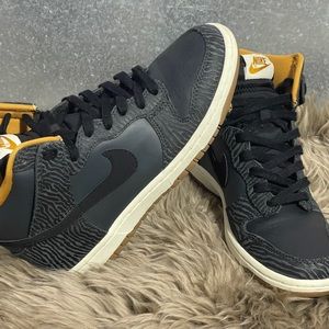 Nike Dunk Women’s High Skinny Size 7- Black Tiger